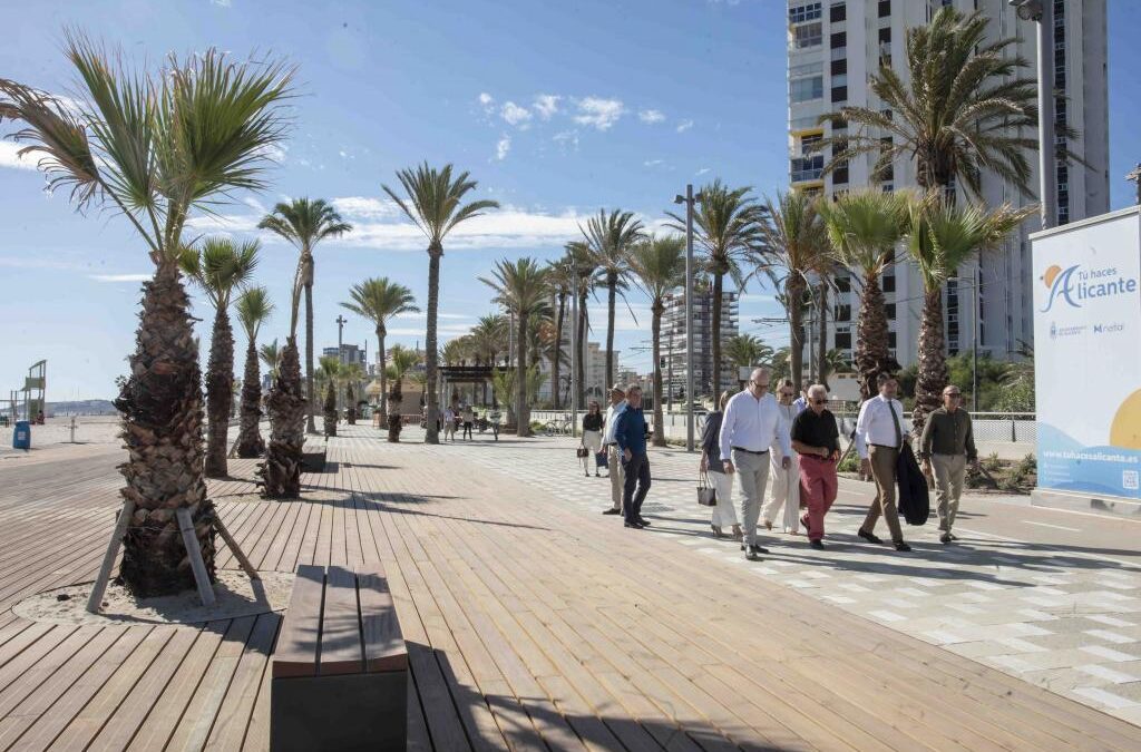 La avenida de Niza luce 130 palmeras, carril bici y acceso directo a la playa