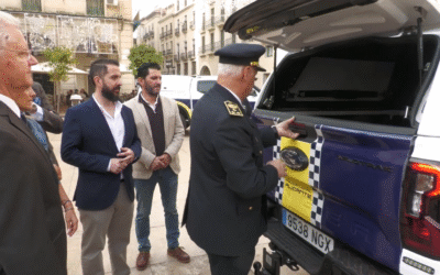 Alicante presenta nuevos coches patrulla y una oficina móvil para reforzar la seguridad