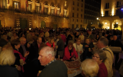 Más de 600 mayores llenan de vida la plaza del Ayuntamiento de Alicante