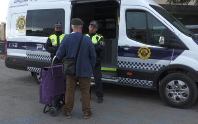 La atención policial llega a pie de calle con su la Oficina Móvil ciudadana