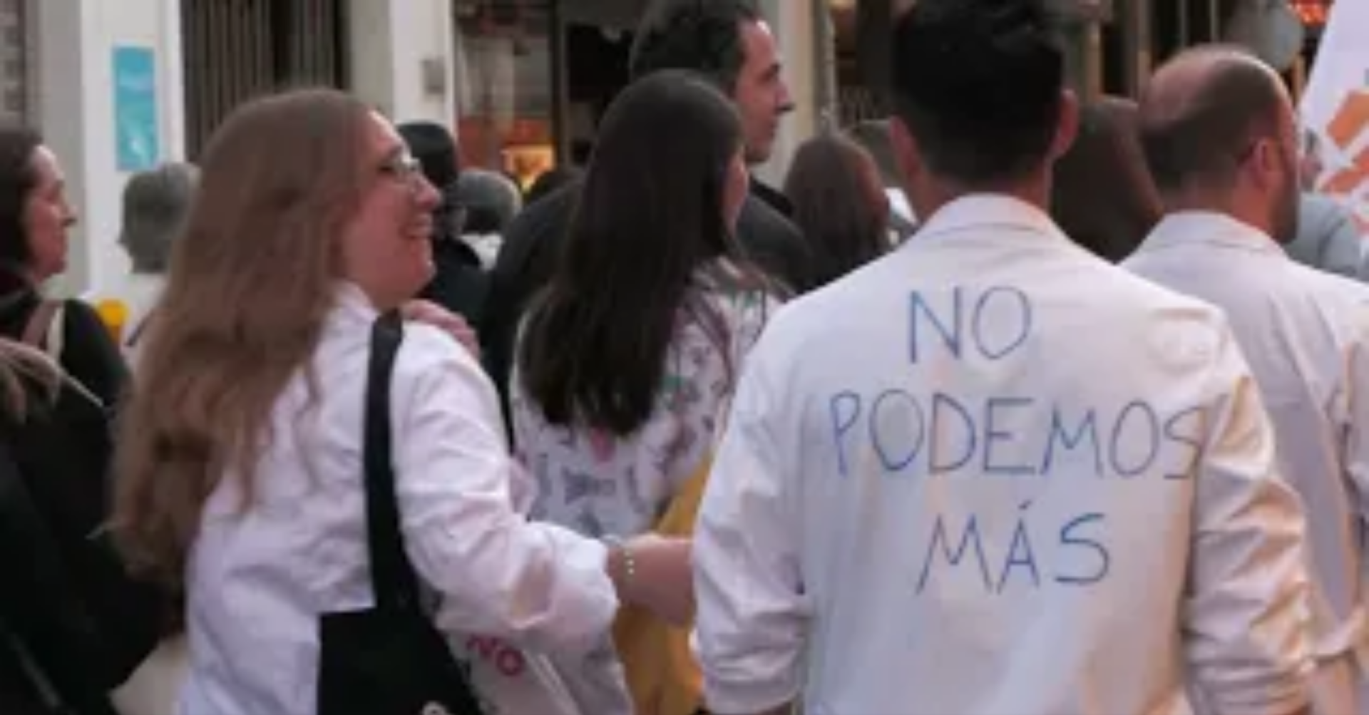 El colectivo de médicos se concentra en Alicante por un estatuto propio