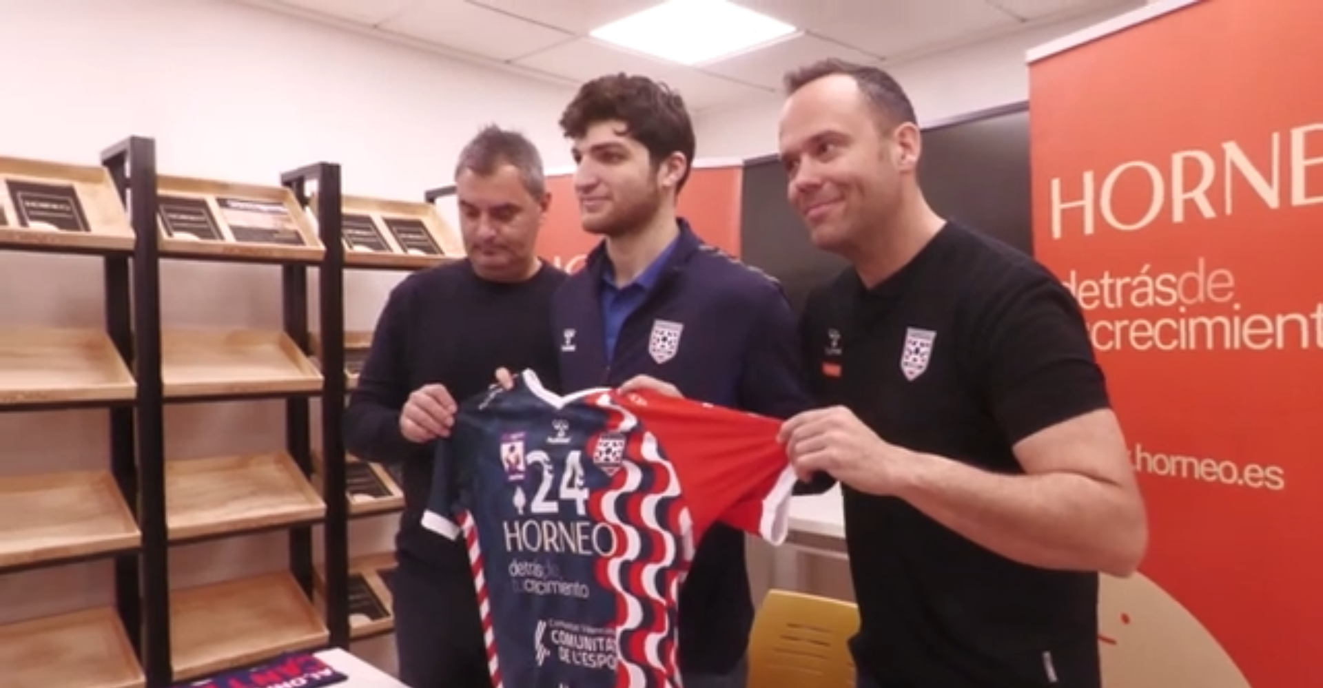 Hamza ya luce como nuevo jugador de Horneo Alicante