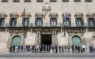Alicante guarda silencio en memoria de la niña asesinada en Torrevieja