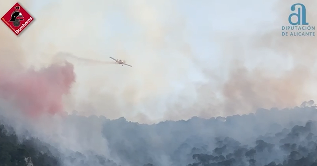 Los bomberos estabilizan el incendio declarado en la Sierra del Maigmó