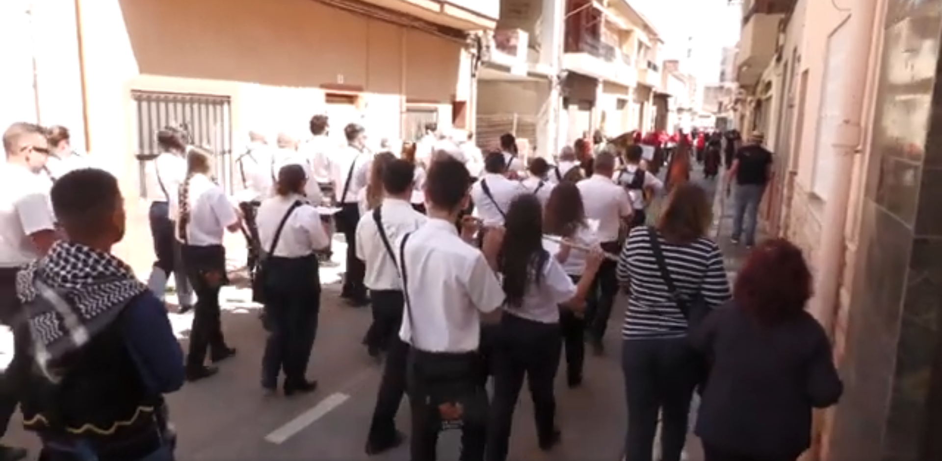 El Campello celebra un Mig Any multitudinario pese al mal tiempo