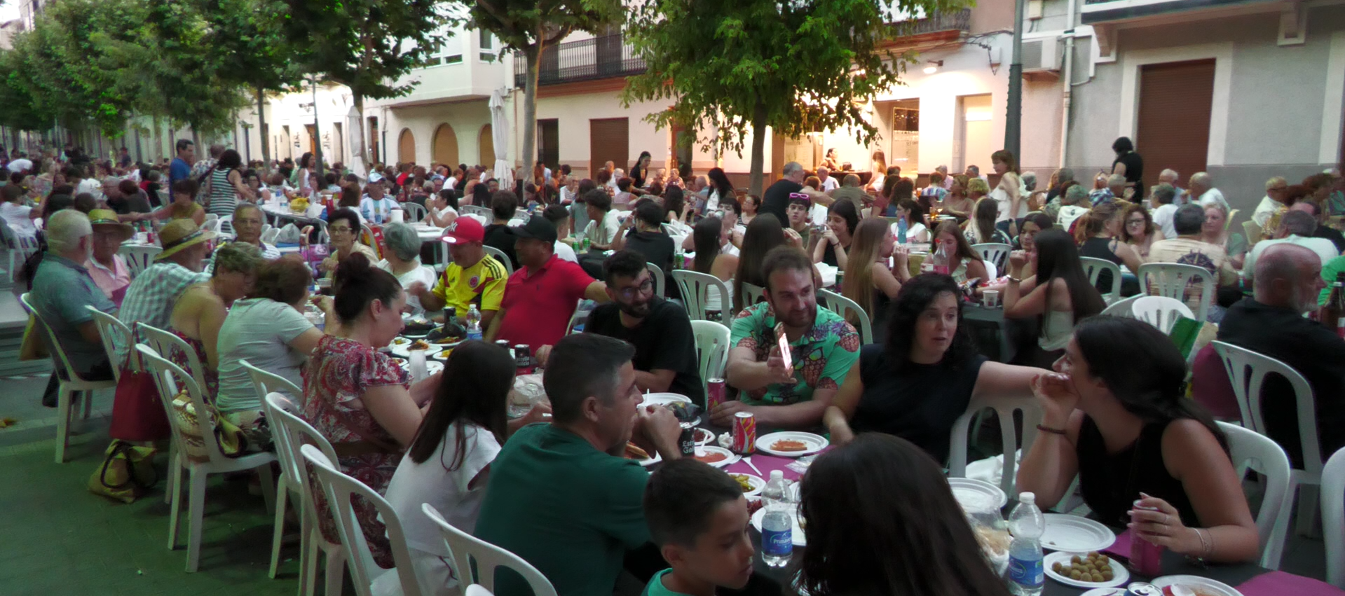 La Nit del Cabasset vuelve a reunir a vecinos y visitantes en Xixona