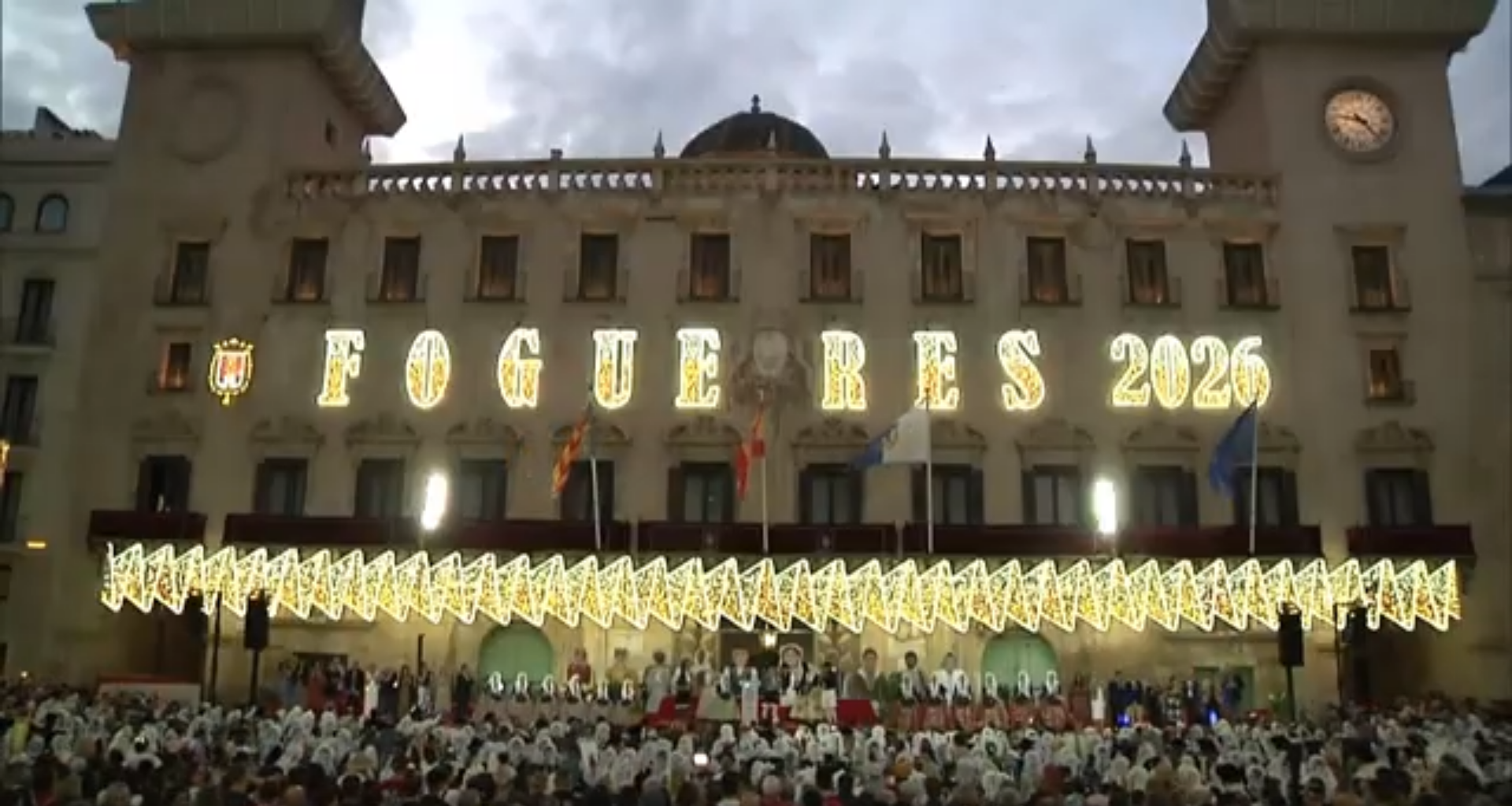Alicante vive un intenso fin de semana de Hogueras con el pregón de Funzo