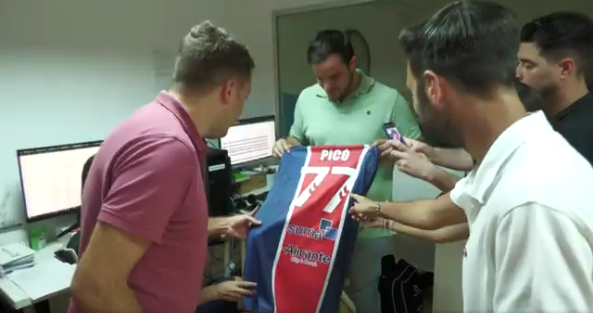 Alejandro Picó compagina el periodismo y el ascenso de Agustinos Alicante
