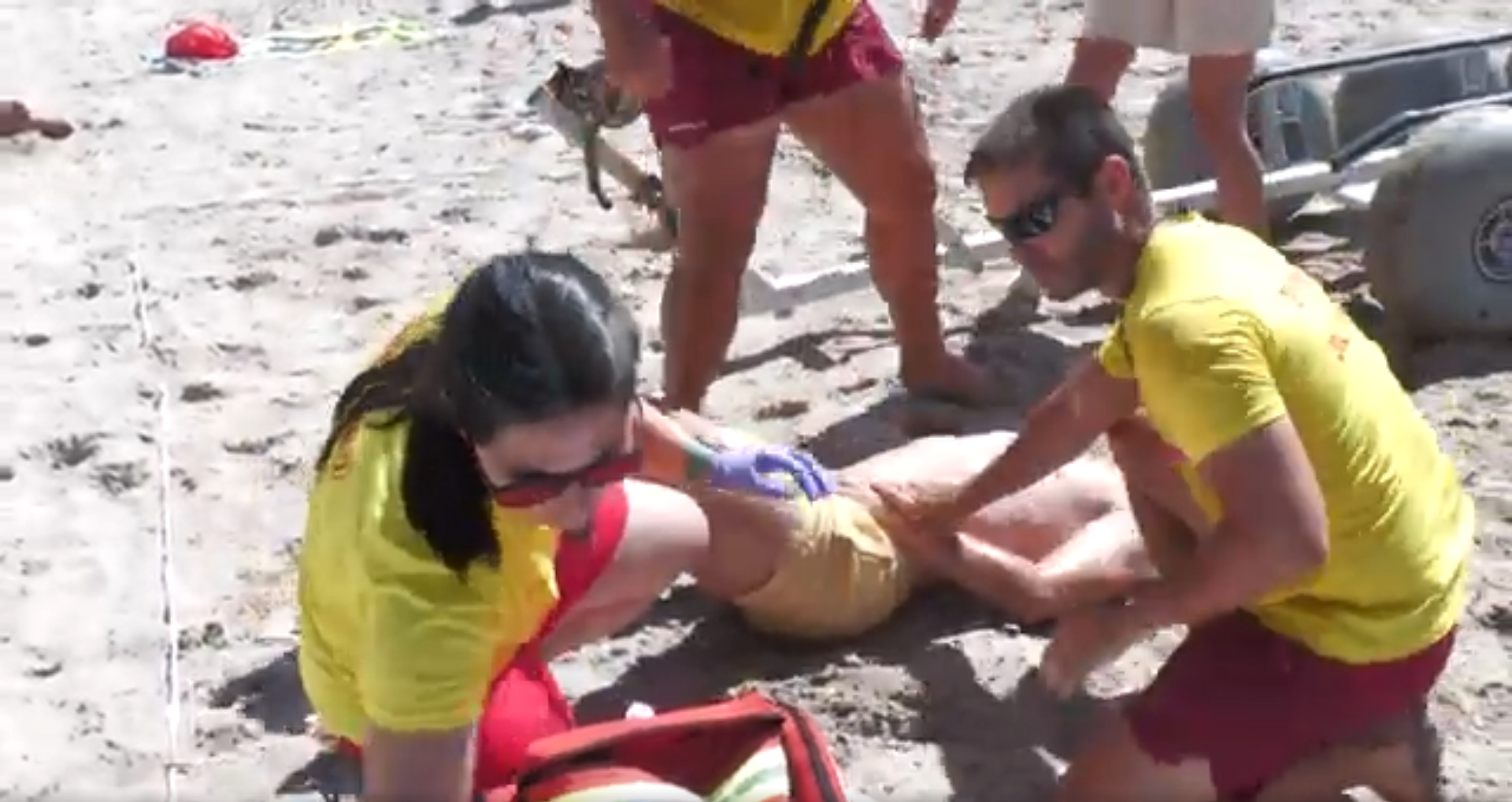 Simulacro de socorrismo para reforzar la seguridad en el Postiguet