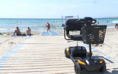 Las playas de Alicante activan el servicio de baño adaptado hasta el 15 de septiembre