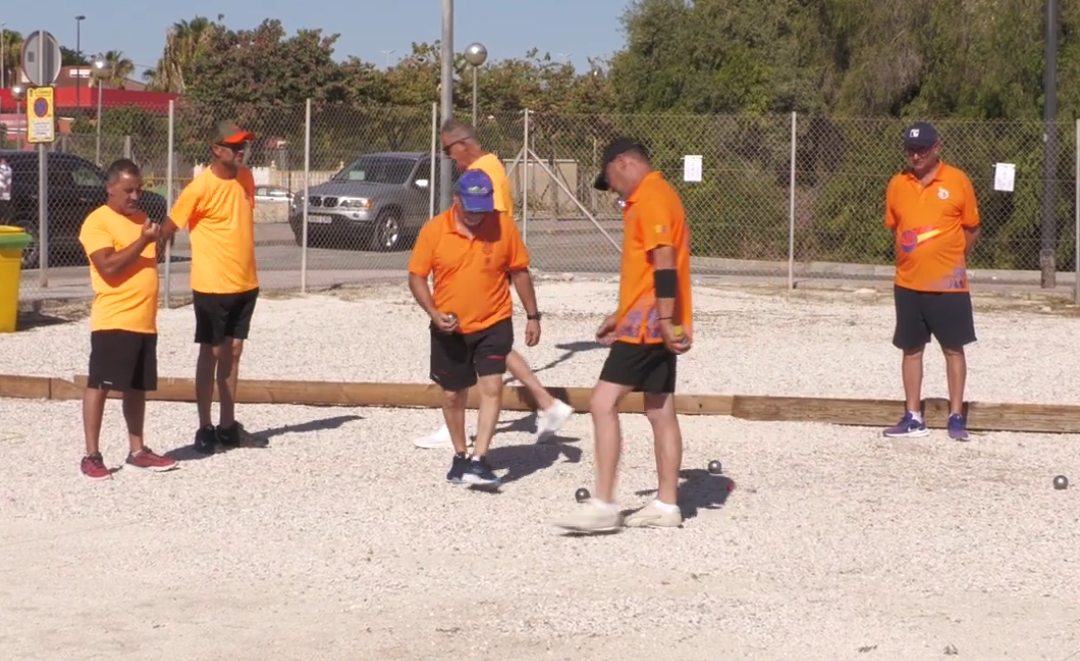 La petanca sigue ganando adeptos en El Campello con el éxito del Open Internacional «Virgen del Carmen»
