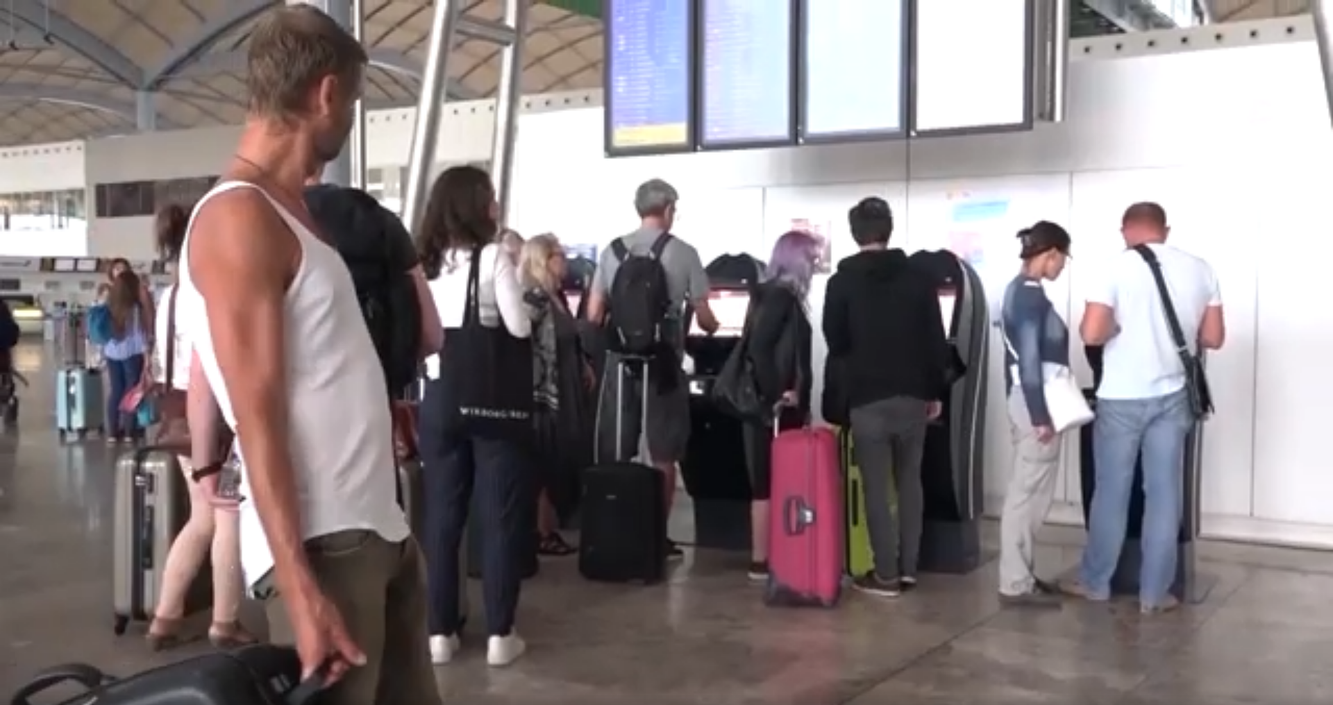 El aeropuerto roza los 12,5 millones de pasajeros y apunta a otro récord