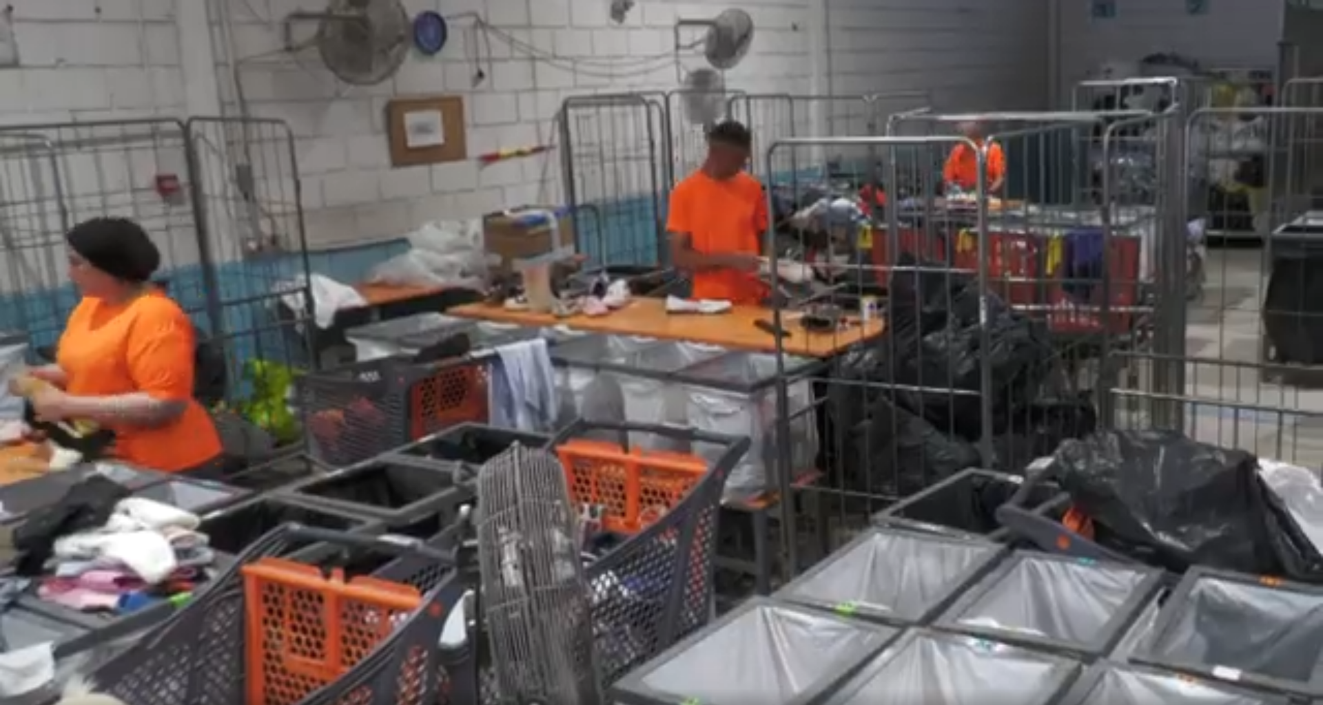 Darle una segunda vida a la ropa: el arma de Proyecto Lázaro para tratar el textil